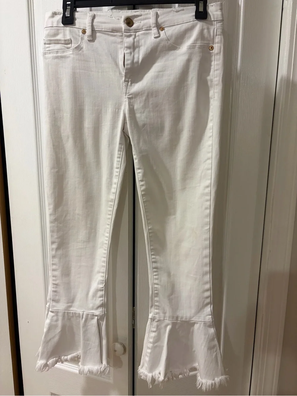 Blank NYC White Ruffle Hem Jeans | Raw Hem Cropped Flare | Size 28 - Picture 6 of 6